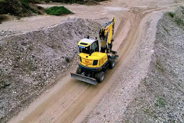 <h1 style="letter-spacing: 1px;"><u>Pelle sur pneus 6.5T</u></h1> - Image 2